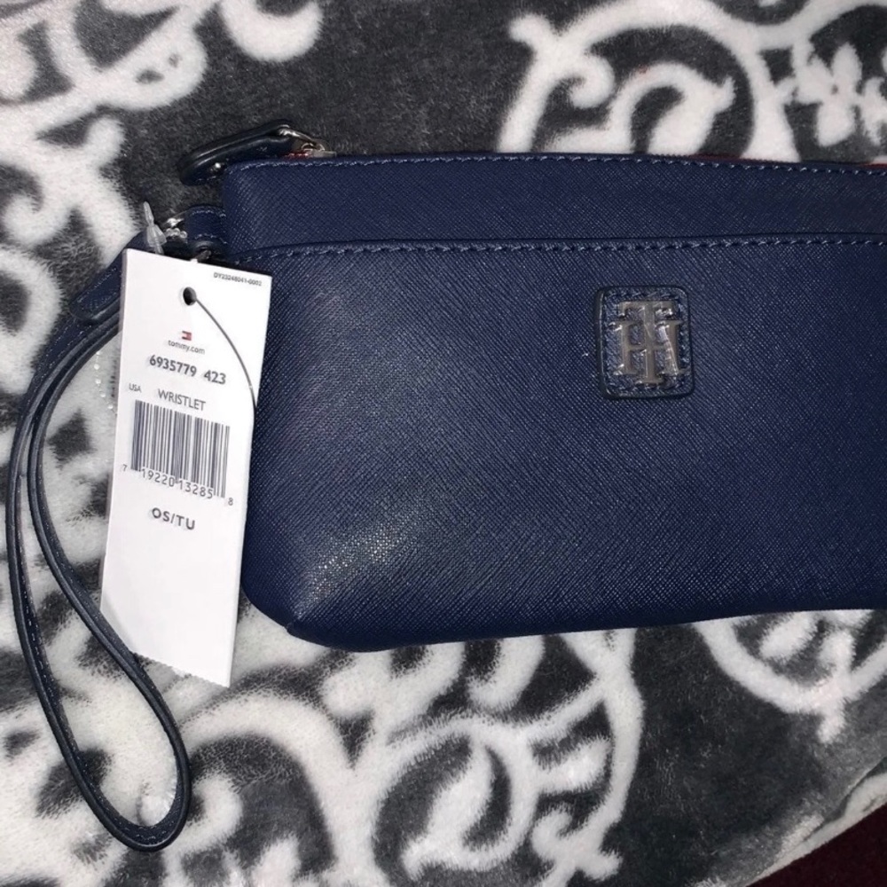 tommy hilfiger wristlet/wallet
